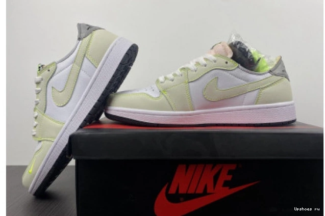 GREEN-BLACK WHITE GHOST AIR 1 OG DM7837-103 LOW JORDAN 0315